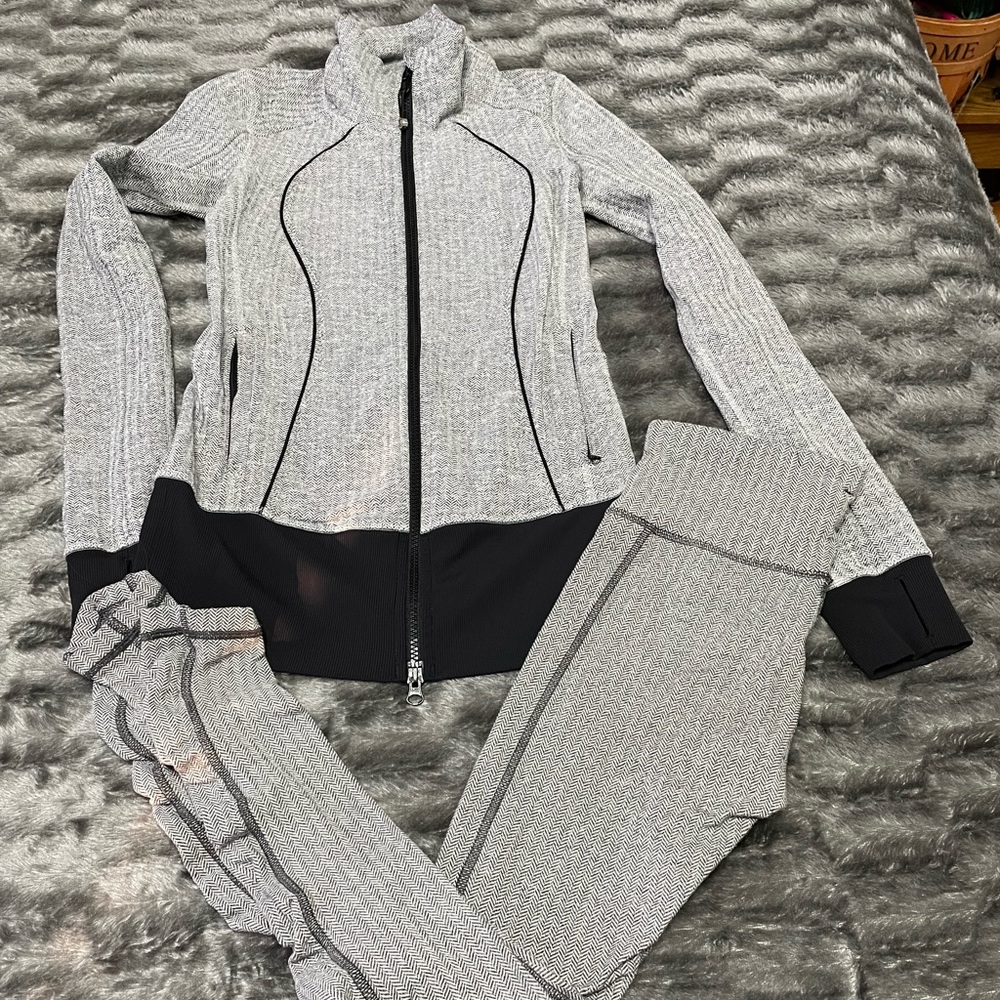 Lululemon jacket and leggings set